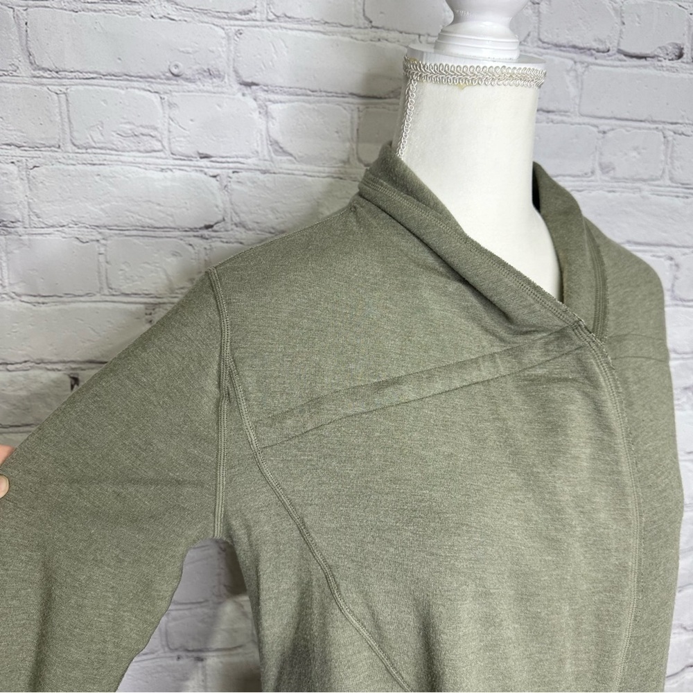 LULULEMON Dance Pulse Wrap Olive
Green - Picture 9 of 14